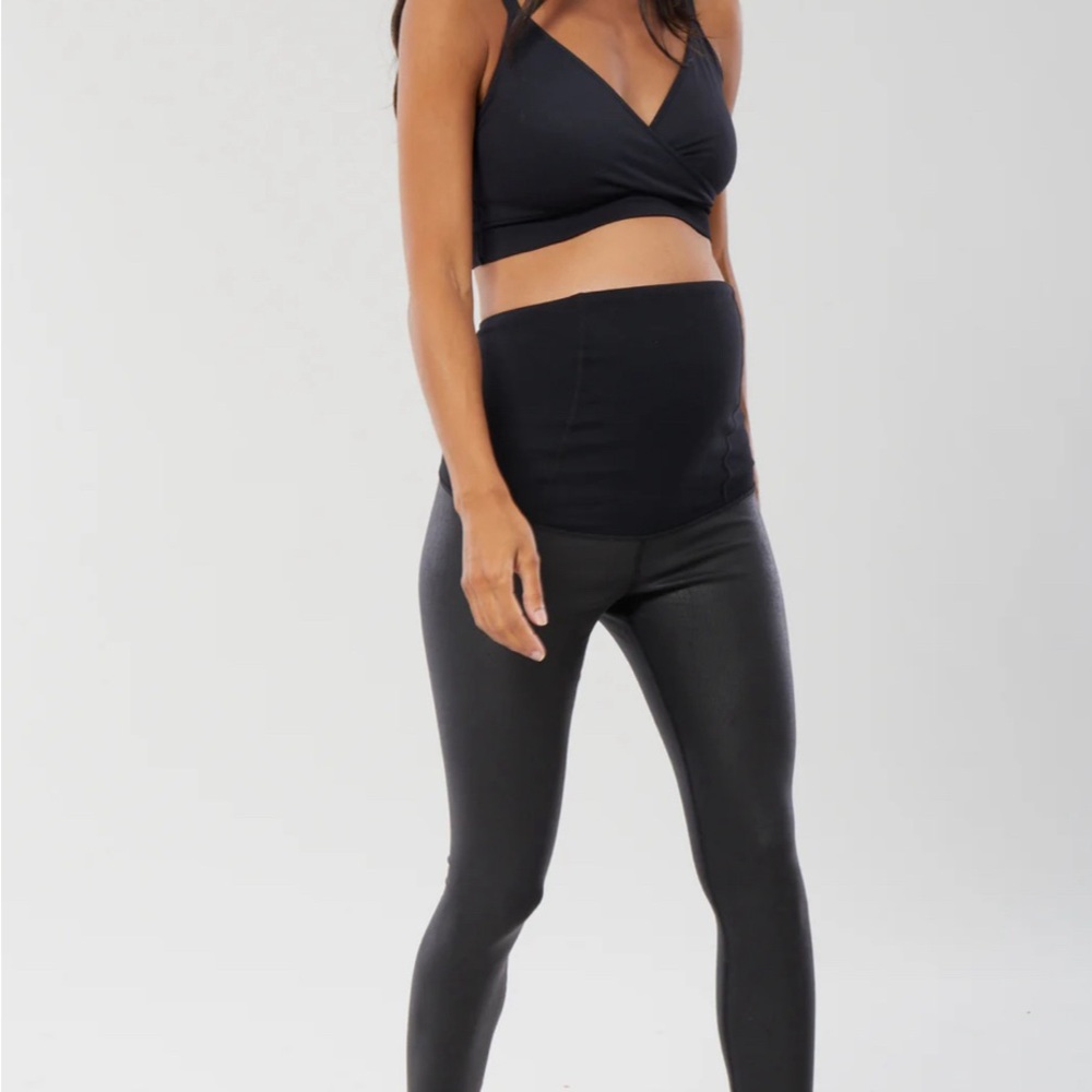 Ingrid and Isabel maternity faux leather leggings size Small